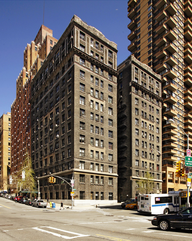 Della Robbia Apartments in New York, NY - Building Photo - Building Photo