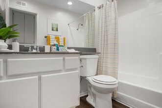South Pointe in Costa Mesa, CA - Foto de edificio - Interior Photo