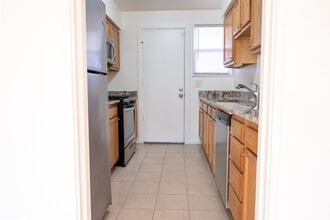 2027 Barlowe Pl in Landover, MD - Foto de edificio - Building Photo