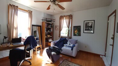 108 Cross St, Unit 1 in Somerville, MA - Building Photo - Building Photo