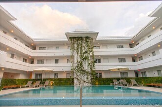 285 Sunrise Dr-Unit -101 in Key Biscayne, FL - Building Photo - Building Photo