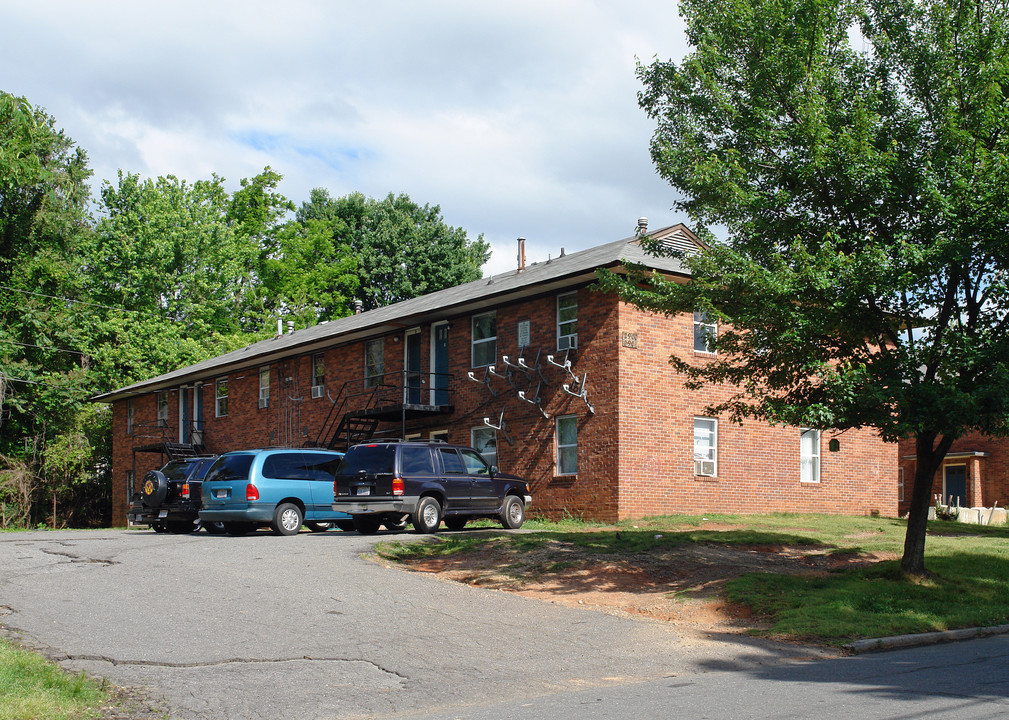 Ivy Manor Apartments in Winston-Salem, NC - Building Photo