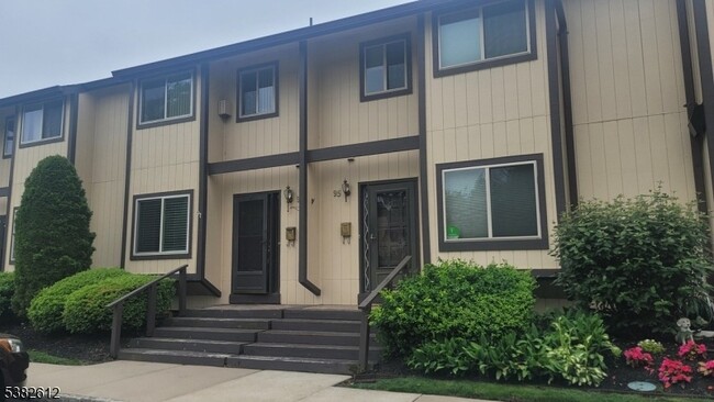 96 Chelsea Way in Bridgewater, NJ - Building Photo - Building Photo
