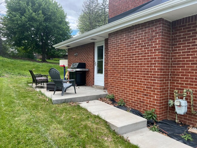 414 Wyndhurst Dr in Coraopolis, PA - Building Photo - Building Photo