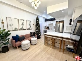 5561 1/2 El Canon Ave in Los Angeles, CA - Building Photo