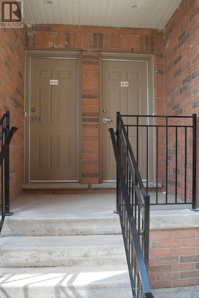 2420-32420 Baronwood Dr in Oakville, ON - Building Photo - Building Photo