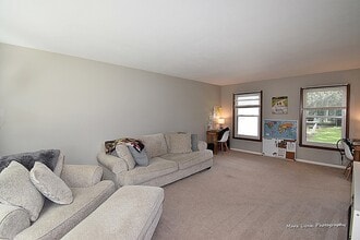 9 S Northampton Dr in Geneva, IL - Building Photo - Building Photo