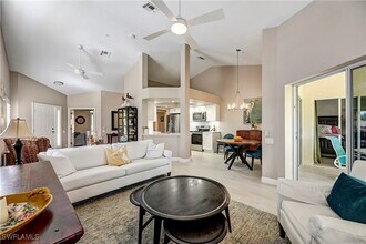13900 Southampton Dr in Bonita Springs, FL - Building Photo - Building Photo