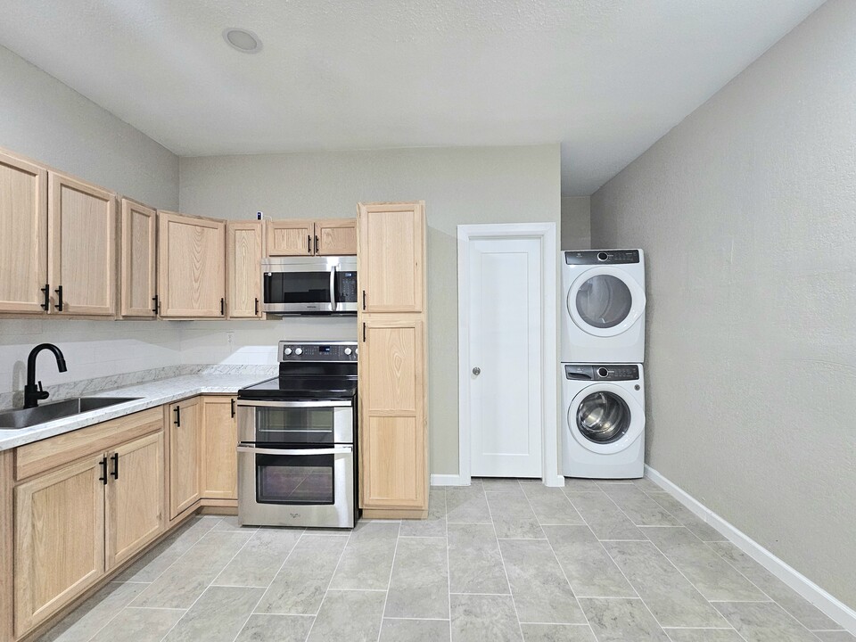 103 E Ash Ave, Unit 1 Bed 1 Bath in Casa Grande, AZ - Building Photo