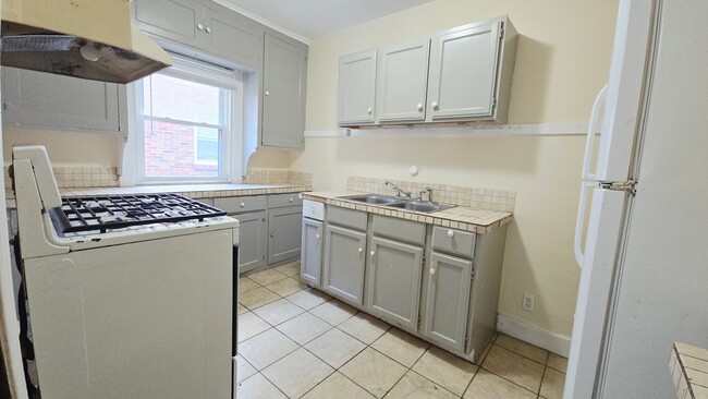 property at 2426 Benderwirt Ave