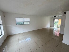 5327 NW 27th St in Lauderhill, FL - Building Photo - Building Photo