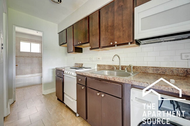 property at 1735 W Bryn Mawr Ave