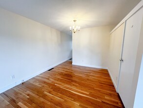 11 Oak St in Wellesley, MA - Building Photo - Building Photo