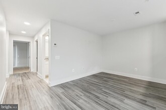 19520 Village Walk Dr in Montgomery Village, MD - Building Photo - Building Photo