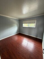 30 W Harder Rd, Unit 4 in Hayward, CA - Building Photo