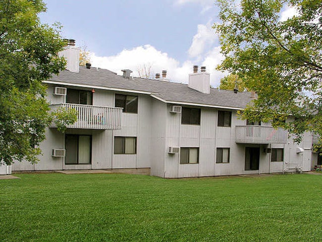 Burning Tree West in Eden Prairie, MN - Building Photo - Building Photo