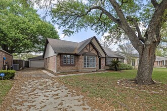 13834 Oakwood Ln in Sugar Land, TX - Building Photo - Building Photo