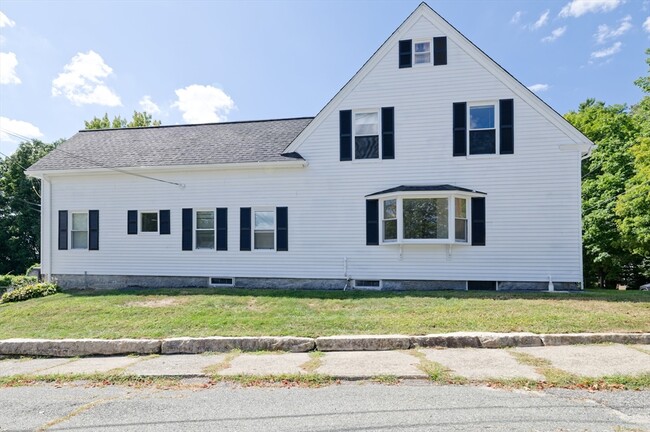 82 High St in Northbridge, MA - Building Photo - Building Photo