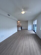 2385 NE 194th St, Unit D7 in Miami, FL - Foto de edificio - Building Photo