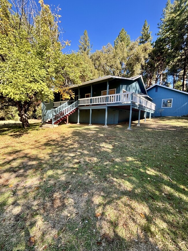 property at 11790 N Bloomfield Rd
