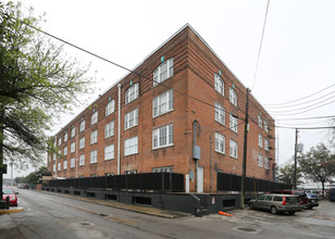 Dakota Lofts Apartments in Houston, TX - Building Photo - Building Photo