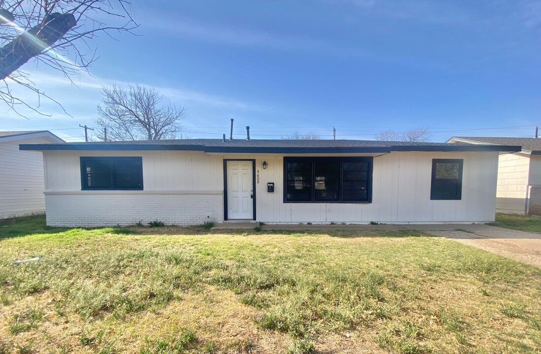 4609 43rd St in Lubbock, TX - Building Photo