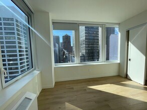 160 Water St in New York, NY - Building Photo - Building Photo