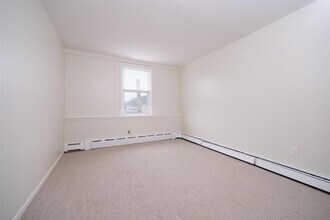 115 Wolfs Ln, Unit 2 in Pelham, NY - Building Photo - Building Photo
