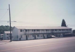 Studio West Apartments in Longview, WA - Building Photo - Building Photo