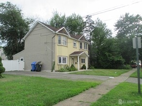 14 New Dover Rd in Woodbridge Township, NJ - Building Photo - Building Photo