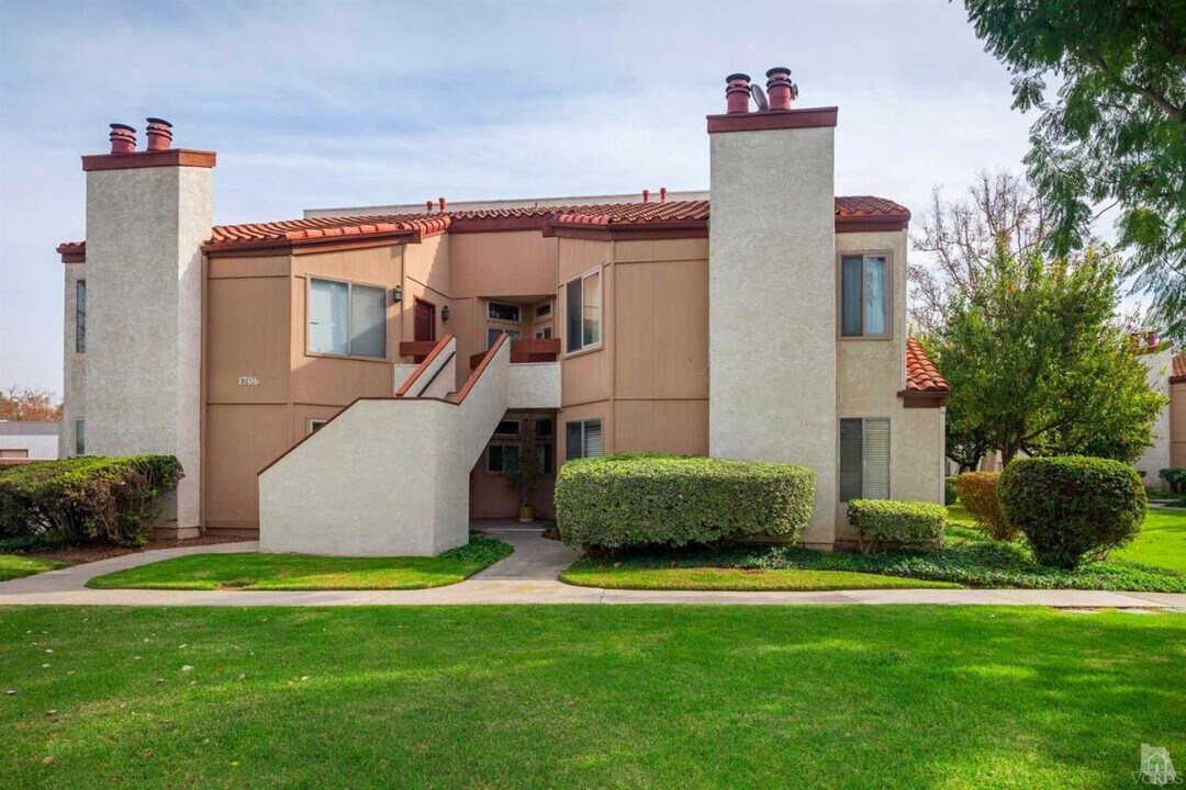 1706 Sinaloa Rd, Unit 211 in Simi Valley, CA - Foto de edificio