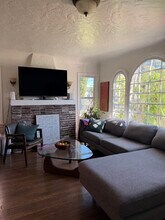 1213 S Ridgeley Dr, Unit 1213 S Ridgeley Dr in Los Angeles, CA - Foto de edificio - Building Photo