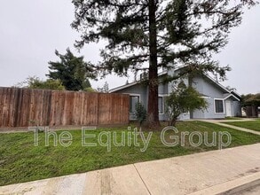 1642 N Goddard St in Visalia, CA - Foto de edificio - Building Photo