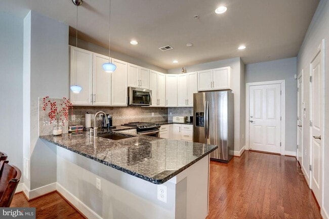 2007 Richmond Hwy in Alexandria, VA - Building Photo - Building Photo
