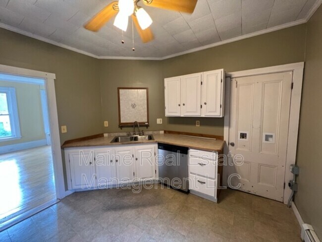 9 Fairbanks St photo'