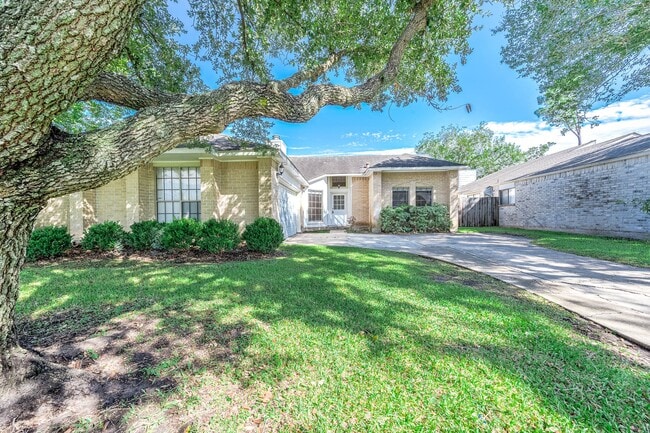 2015 Echo Ridge in Sugar Land, TX - Building Photo - Building Photo