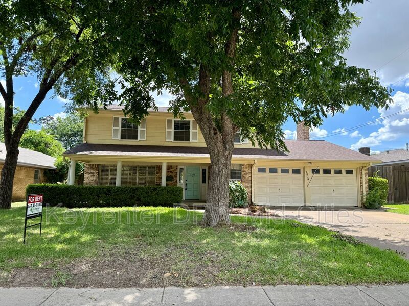 2505 Crestview Cir in Irving, TX - Foto de edificio