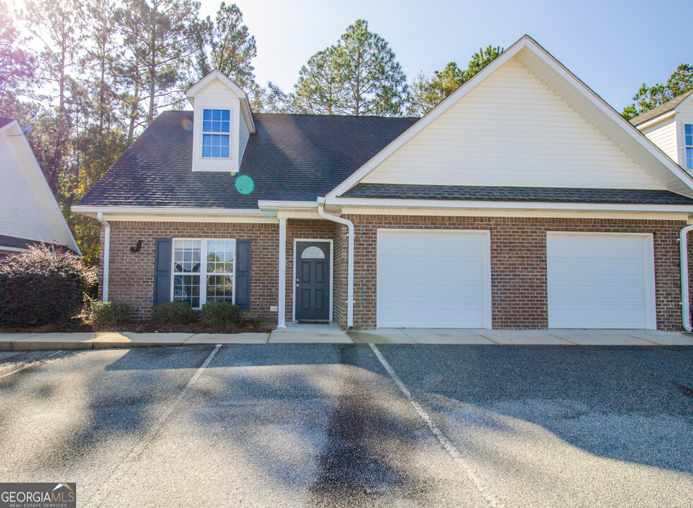 8100 Burkhalter Rd in Statesboro, GA - Building Photo