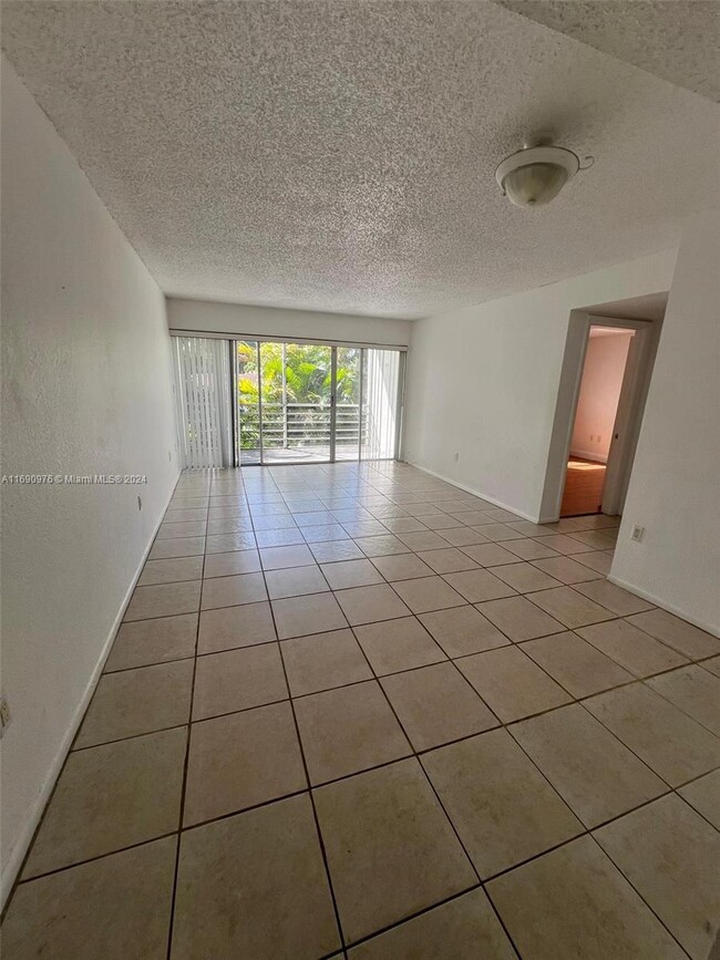 4215 N University Dr in Sunrise, FL - Building Photo - Building Photo