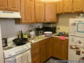 81 Essex St, Unit 24 in Boston, MA - Building Photo