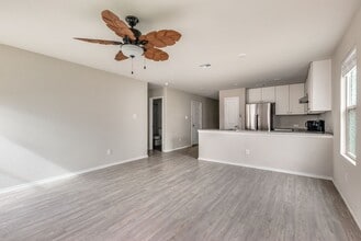 5738 Elm Valley Dr in San Antonio, TX - Building Photo - Building Photo