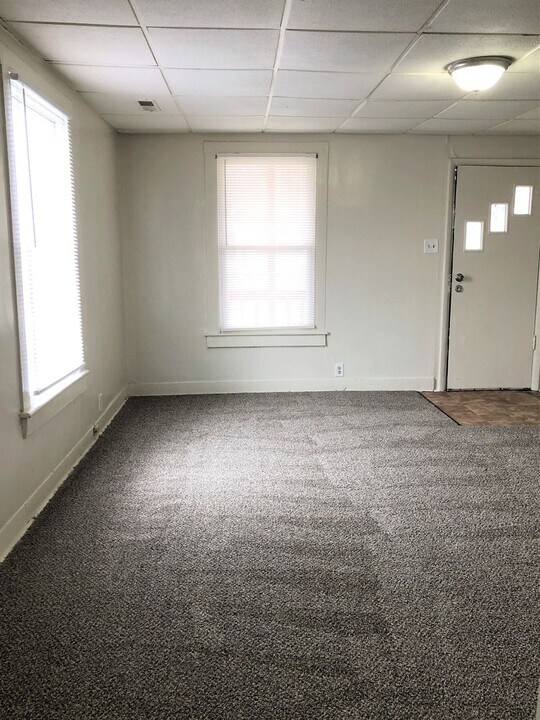 317 Miami St in Leavenworth, KS - Building Photo