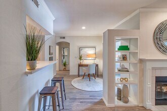 Stonelake at the Arboretum in Austin, TX - Foto de edificio - Building Photo