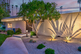 143 Desert Lakes Dr in Palm Springs, CA - Foto de edificio - Building Photo