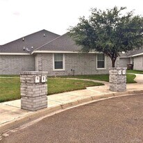 10 S Logan Dr in Edinburg, TX - Building Photo