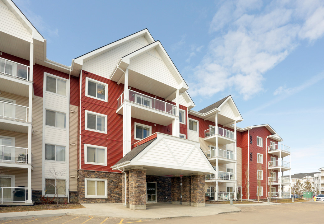 Aspen Meadows in Edmonton, AB - Building Photo