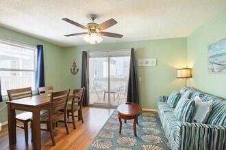 608 Carolina Beach Ave S in Carolina Beach, NC - Building Photo - Building Photo