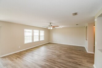 7157 Beekman Lake Dr in Jacksonville, FL - Foto de edificio - Building Photo