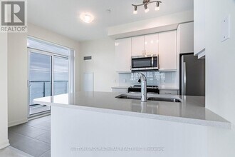 38 Annie Craig Dr in Toronto, ON - Building Photo - Building Photo