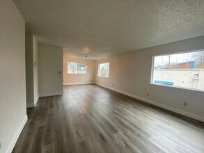 1513 SE Ash St in Portland, OR - Building Photo - Building Photo
